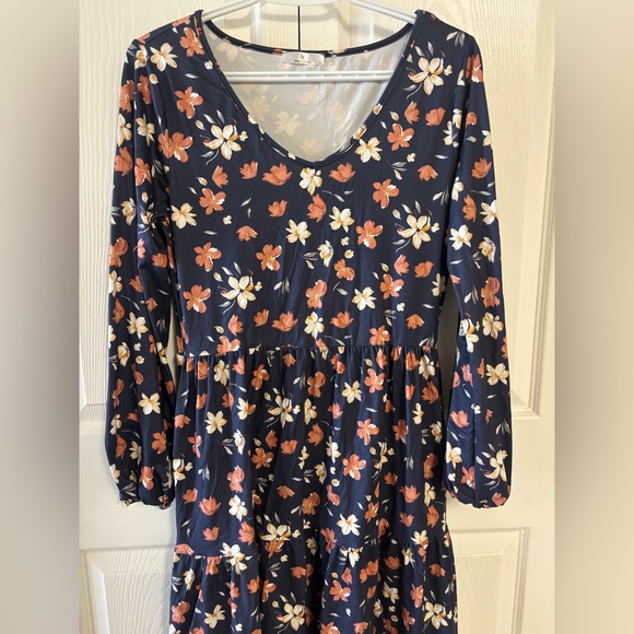 Dresses & Skirts - Floral Long Sleeve Dress